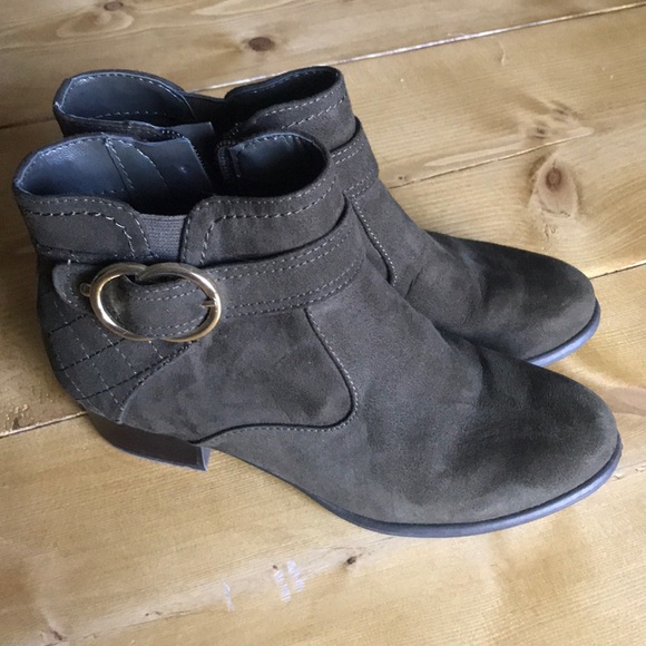 Unisa Shoes - Size 6 Olive Green Unisa ankle boots